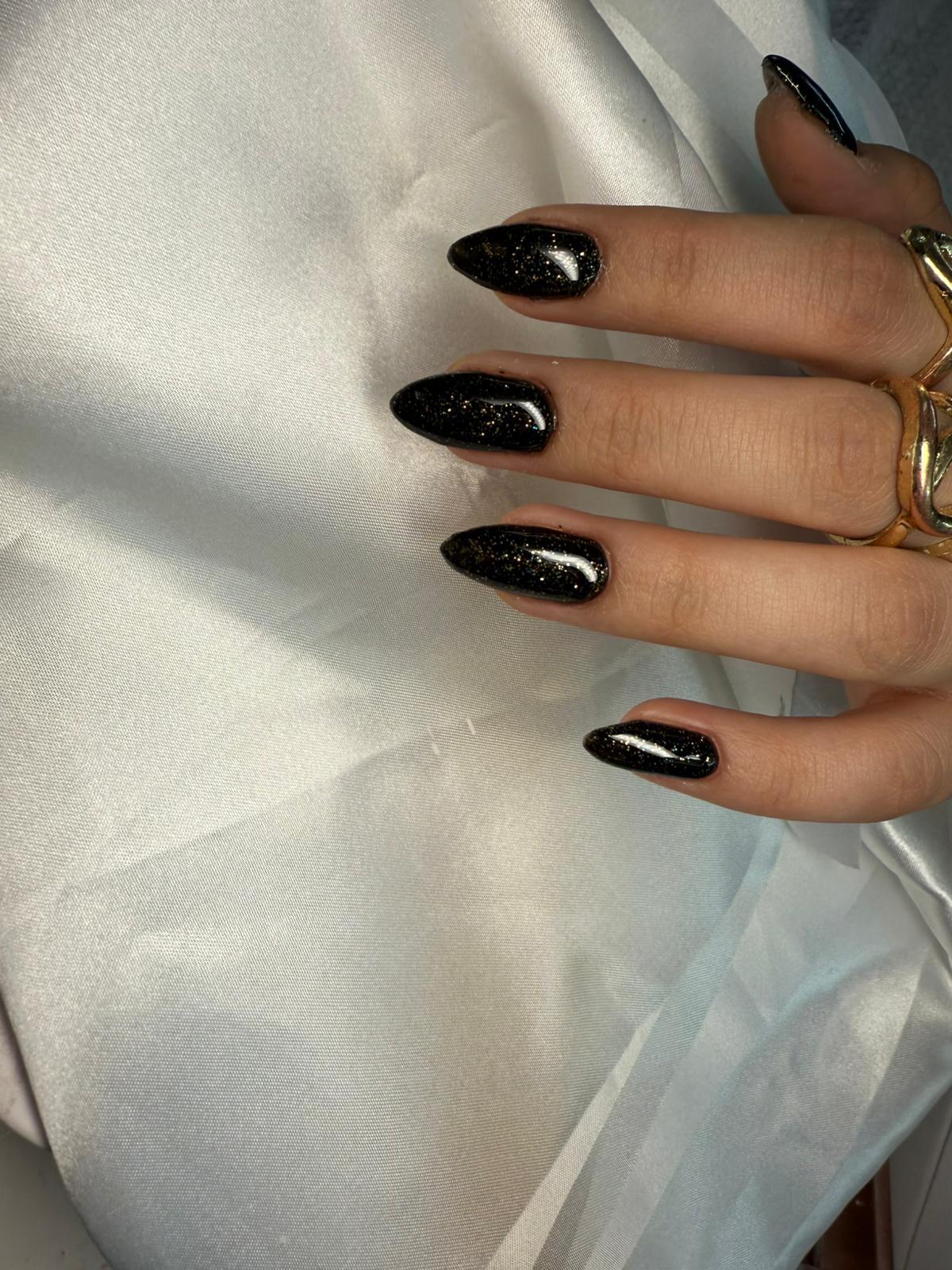 מניקור לק ג'ל מדהים בנתניה - מזל טיפוח ויופי